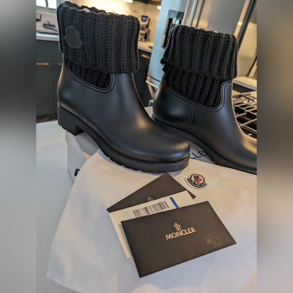 Authentic Moncler cuffed rain boots excellent condition! Size 40! - Picture 2 of 12